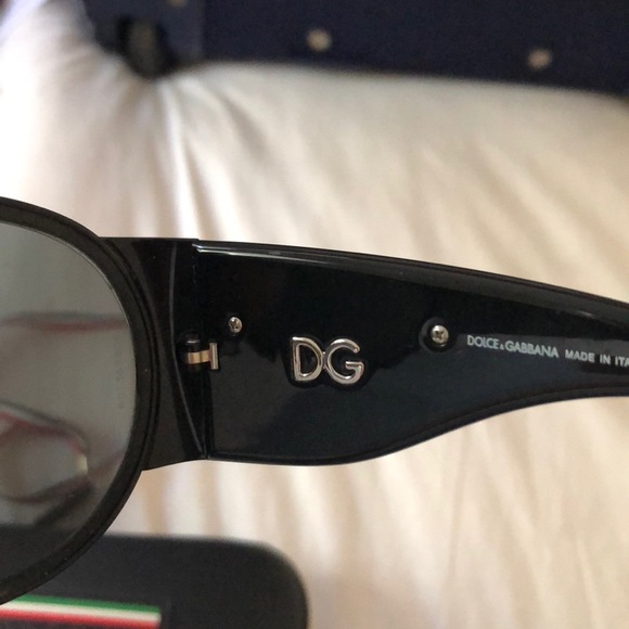 Dolce & Gabana sunglasses w/ case - Picture 4 of 5